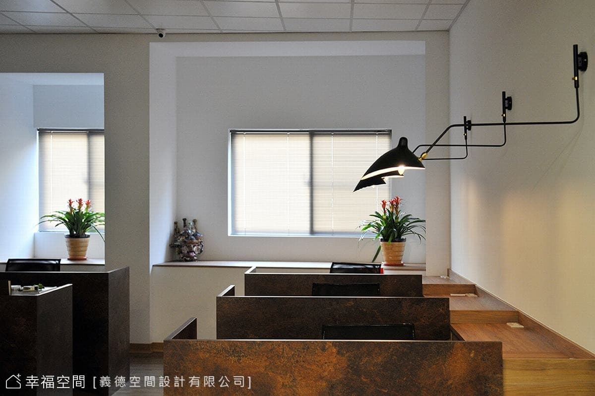 現代風格，演繹時尚多功能工作空間，鋼鐵俠、按摩椅……讓你感受不一樣的辦公環境