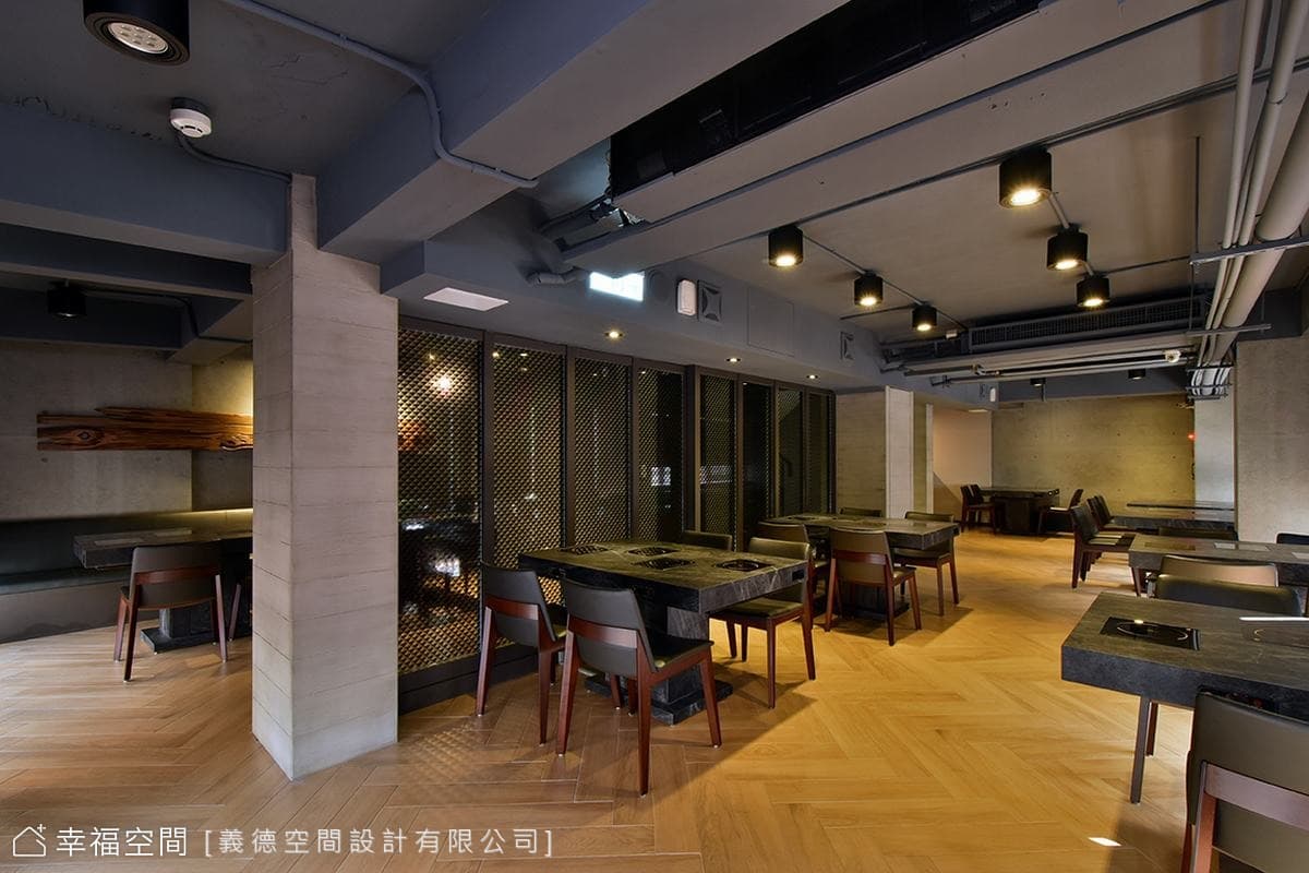 用韻味工業風打造 時尚浪漫用餐環境
