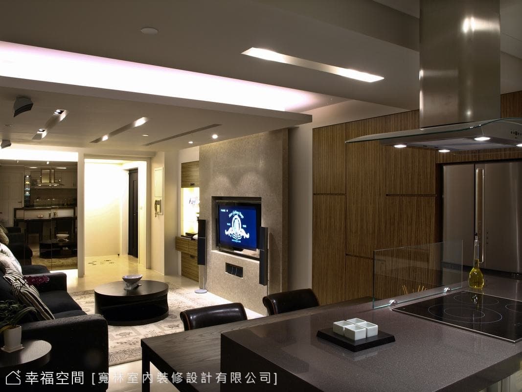 從餐廳望向客廳