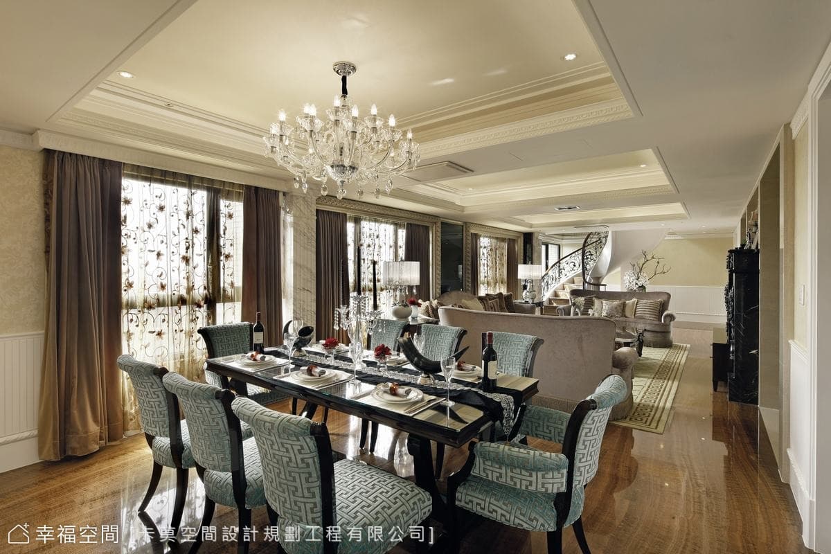餐廳望向客廳