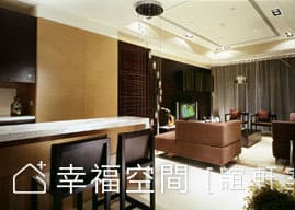 吧台望向客廳