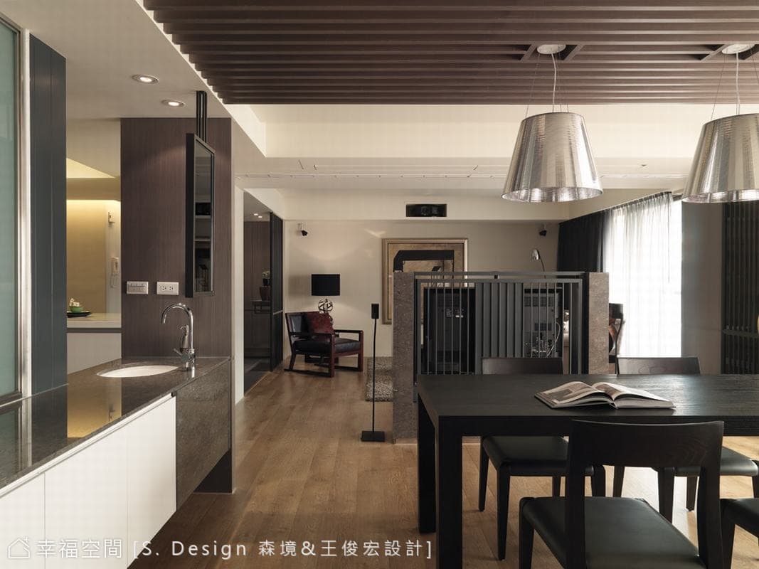 餐廳望向客廳(1)
