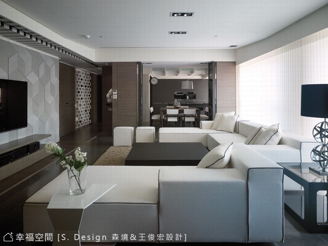 客廳面向餐廳