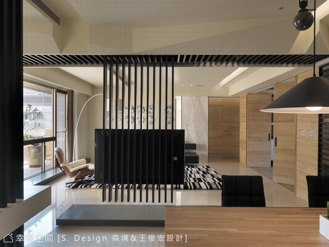 餐廳望向客廳