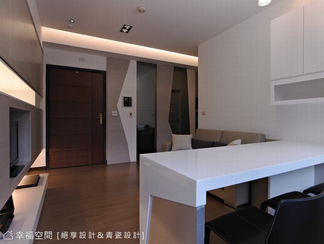 餐廳望向玄關