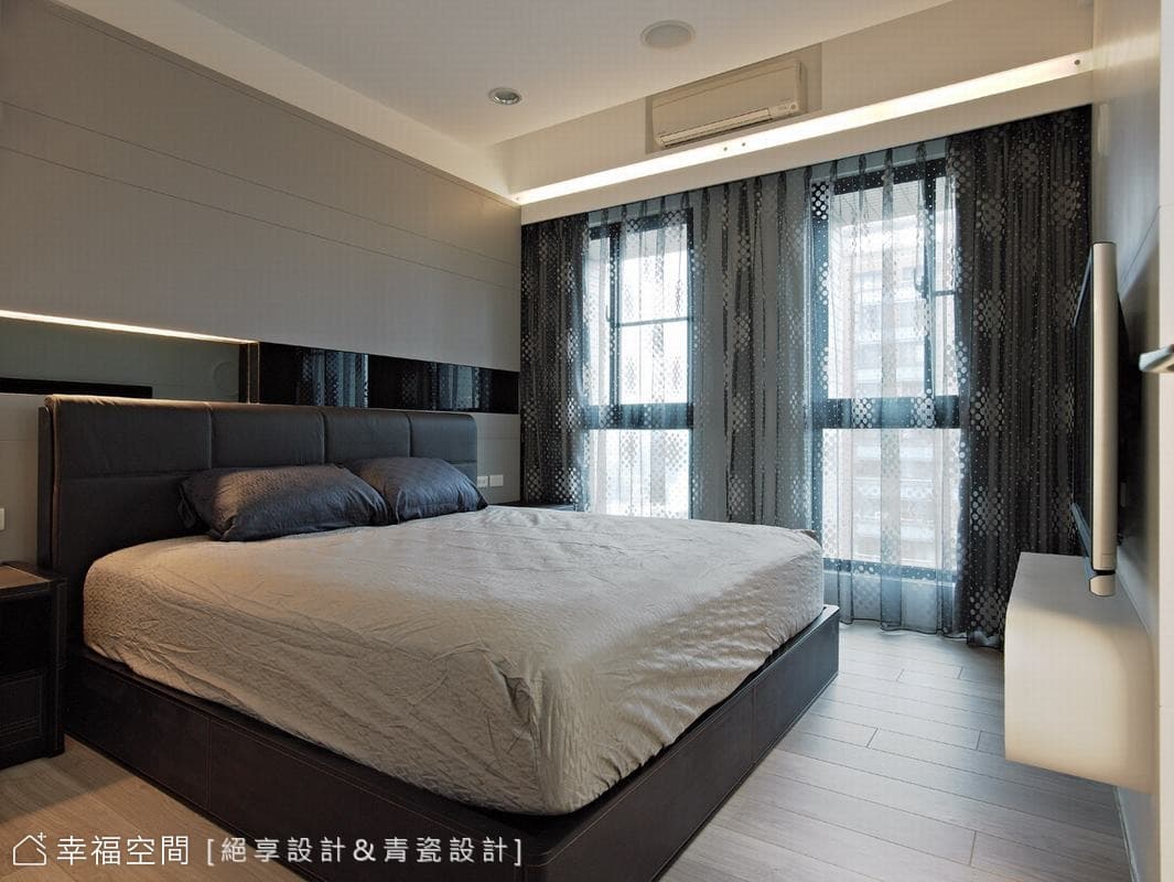 主臥床頭