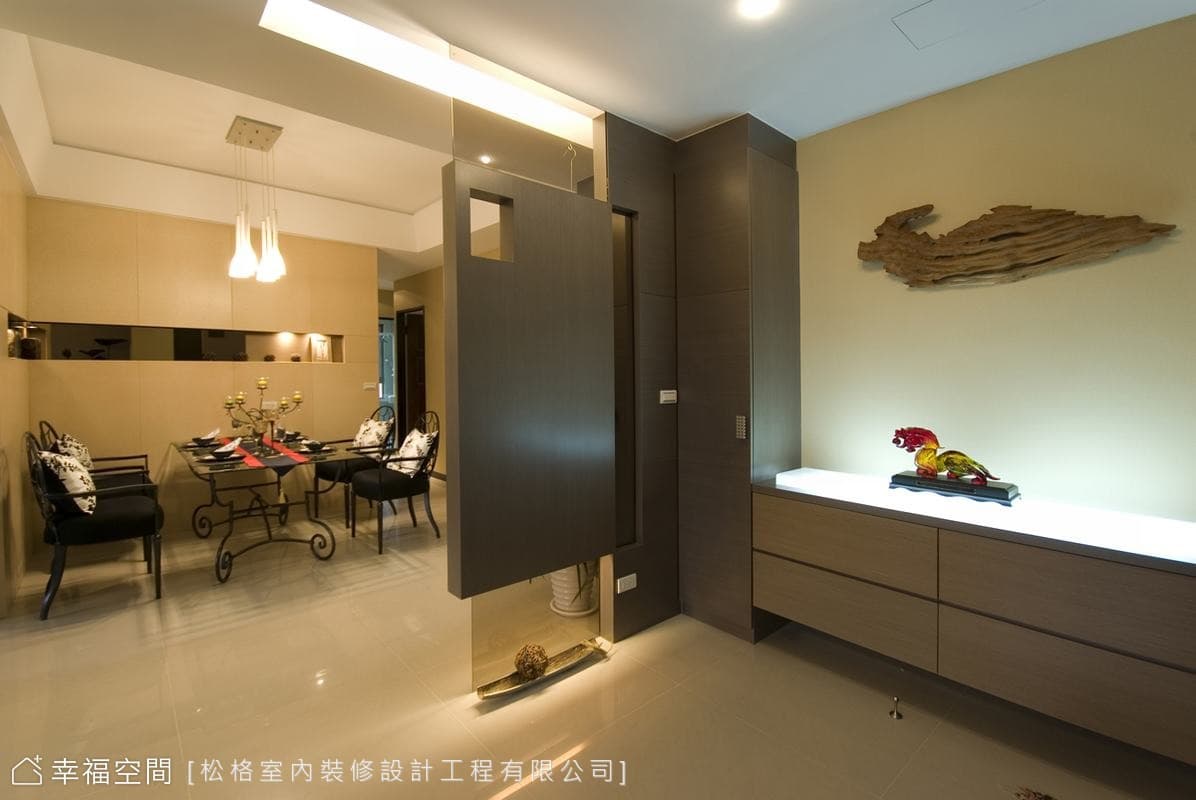 玄關、餐廳