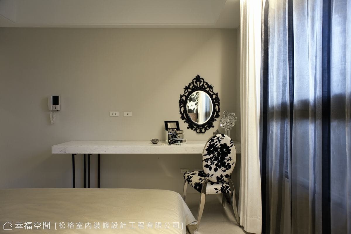 主臥梳妝台