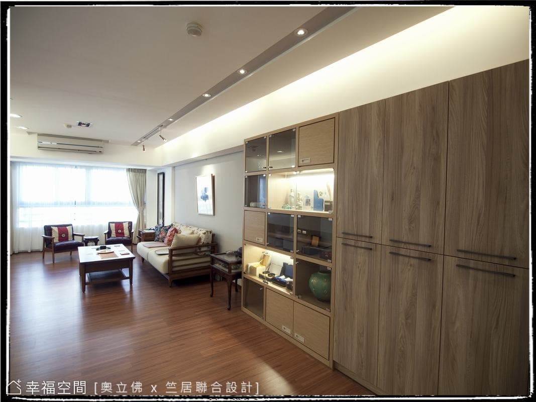 玄關望向客廳
