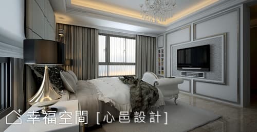 主臥床尾