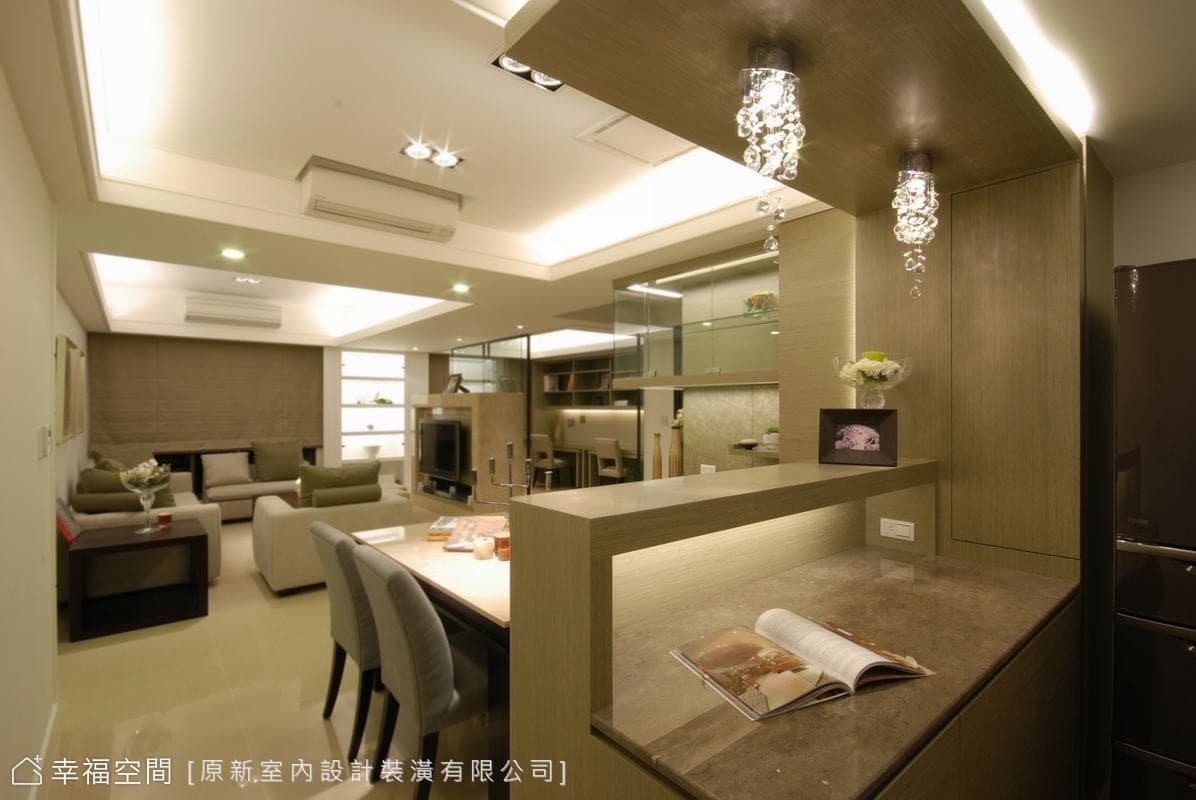 從廚房看向客廳