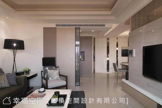 客廳回望玄關