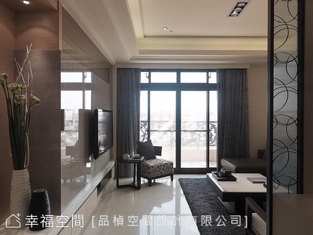 玄關望向室內