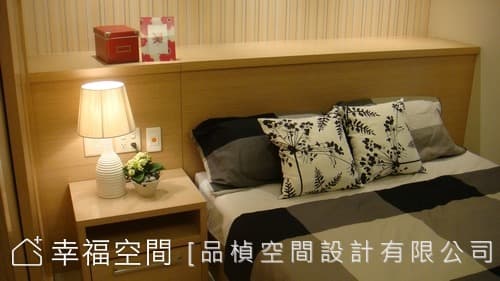 主臥房床頭一景
