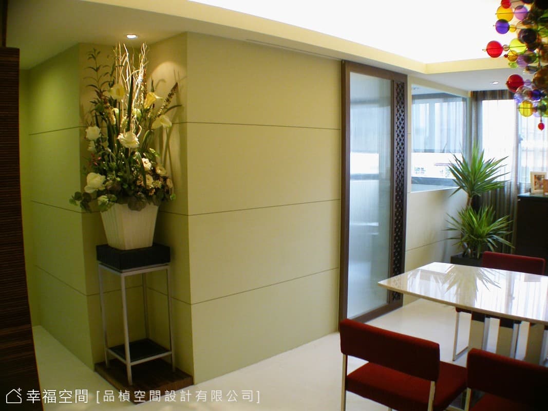 玄關望向公共空間