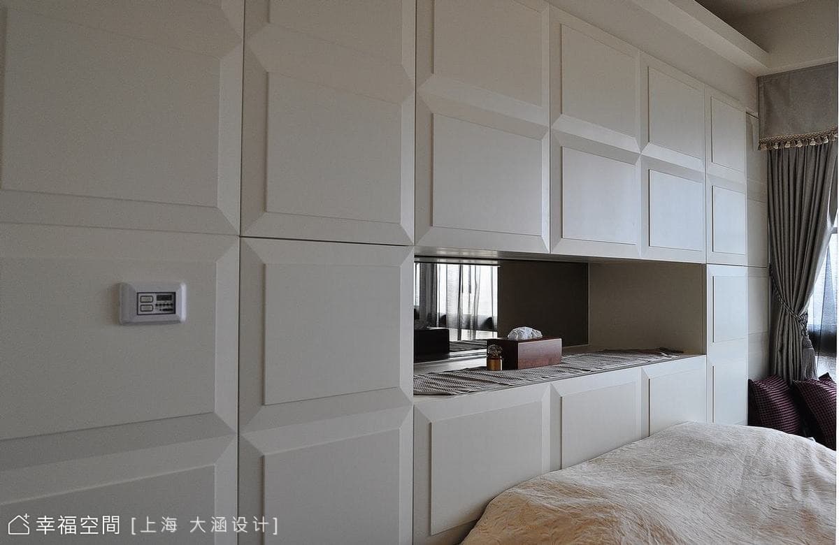 主臥床頭