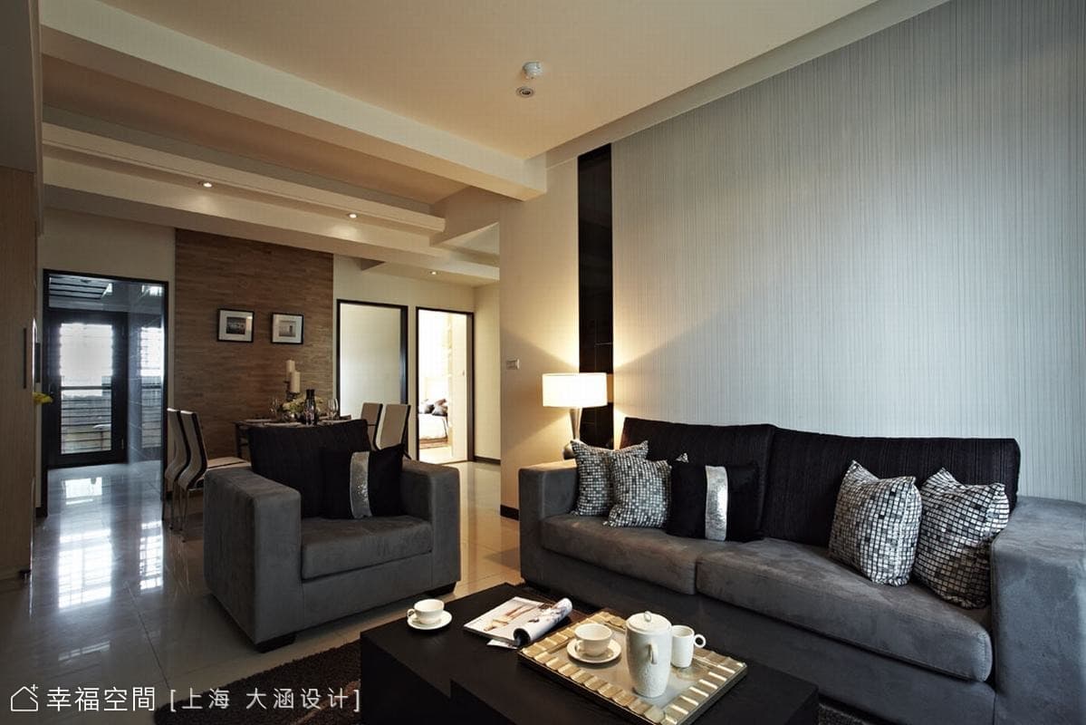客廳望向餐廳