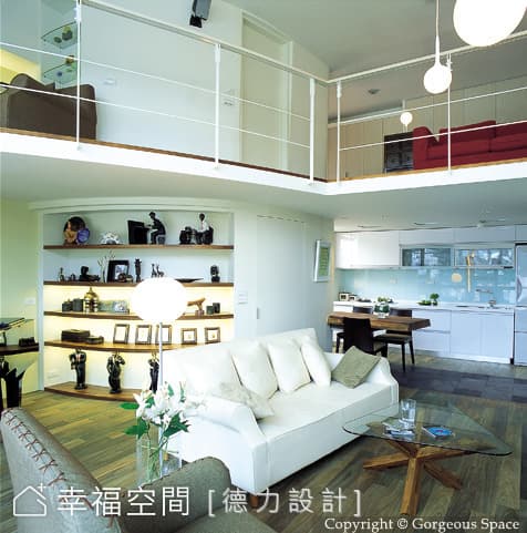 客廳望向餐廳