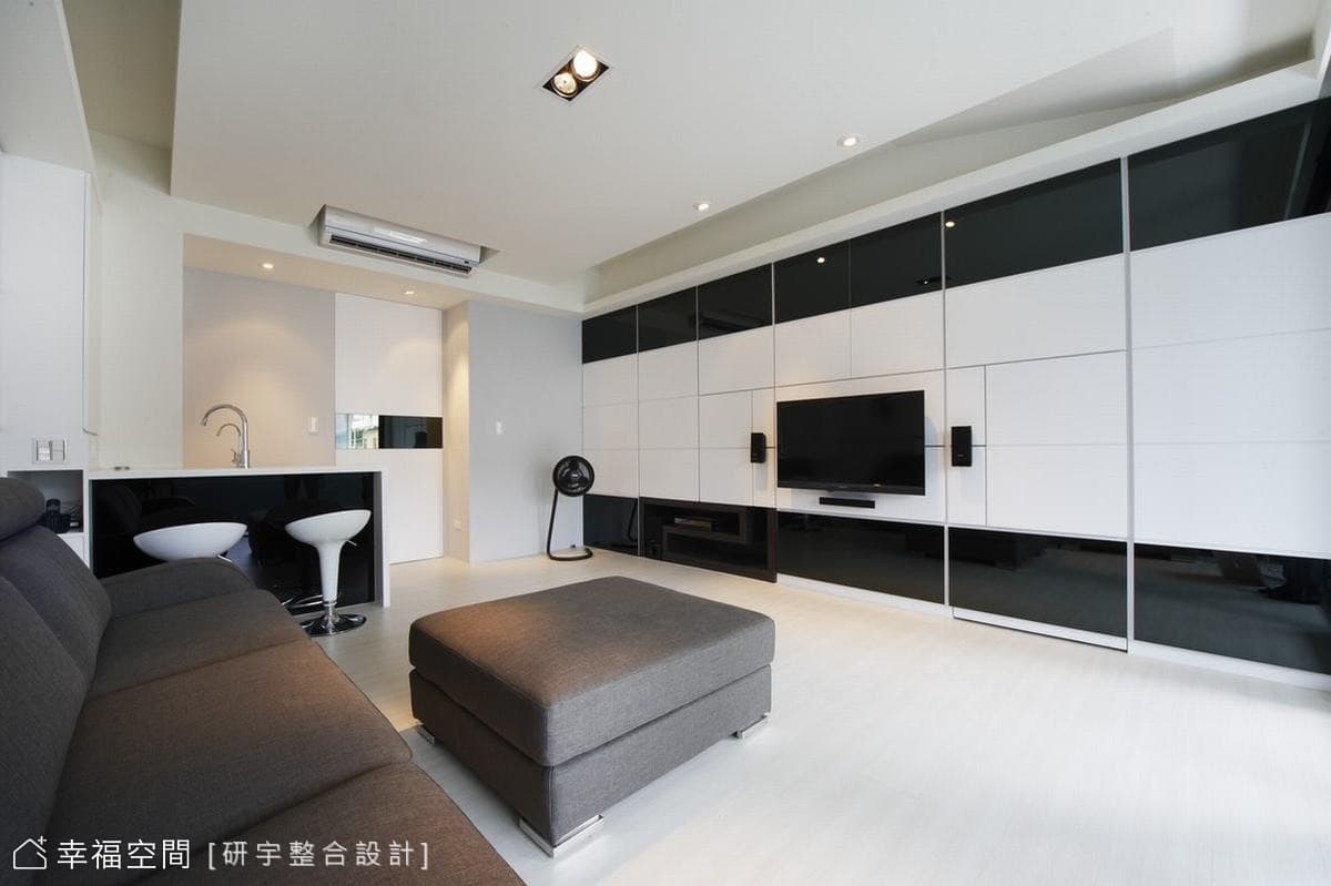 陽檯望向客廳