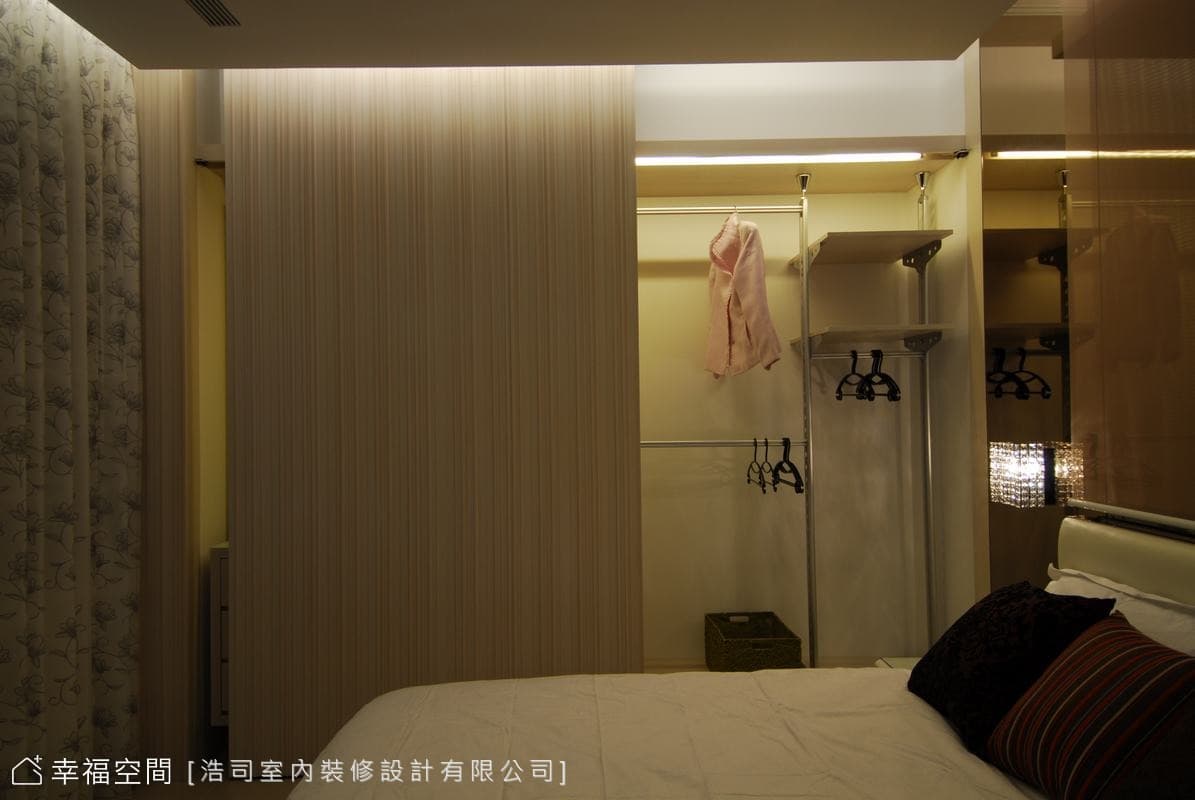 主臥衣櫃