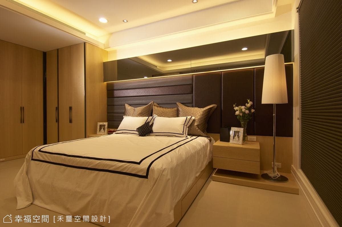 主臥床頭