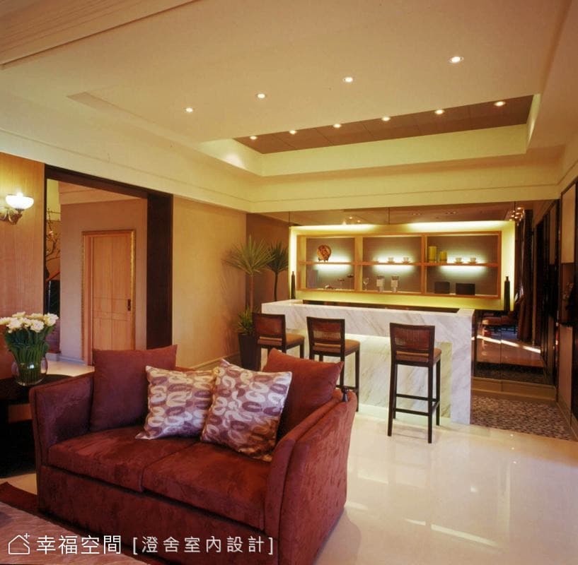 客廳望向吧台