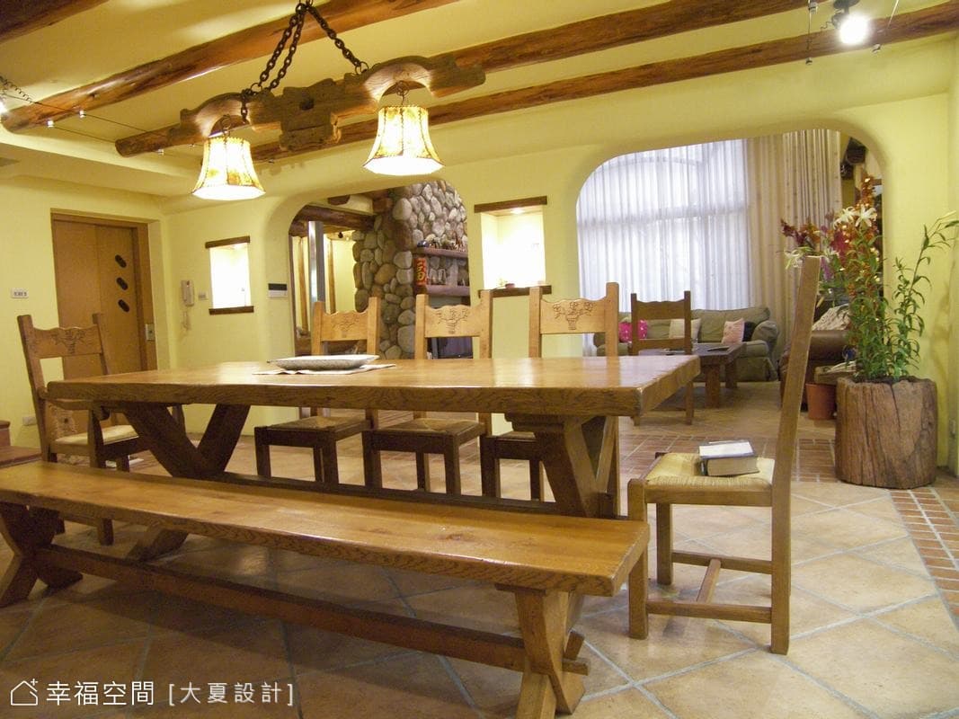 餐廳望向廚房