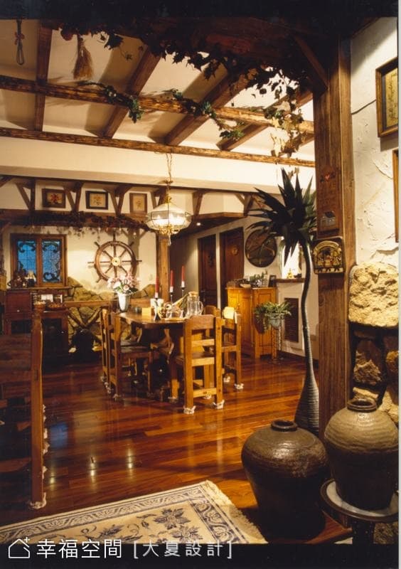 玄關望向餐廳