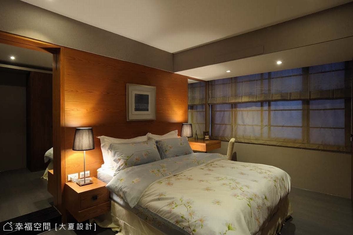 主臥床頭