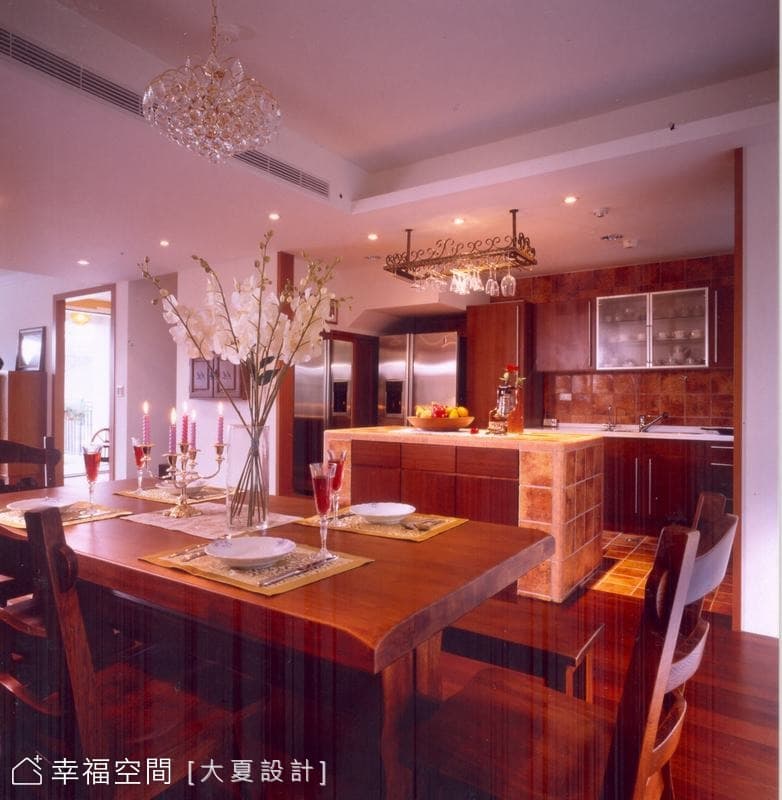 餐廳面向廚房