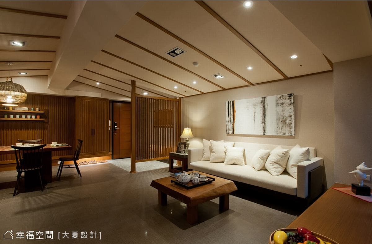 客廳背牆