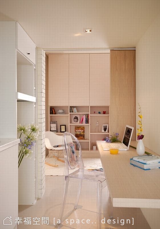 餐廳望向客廳