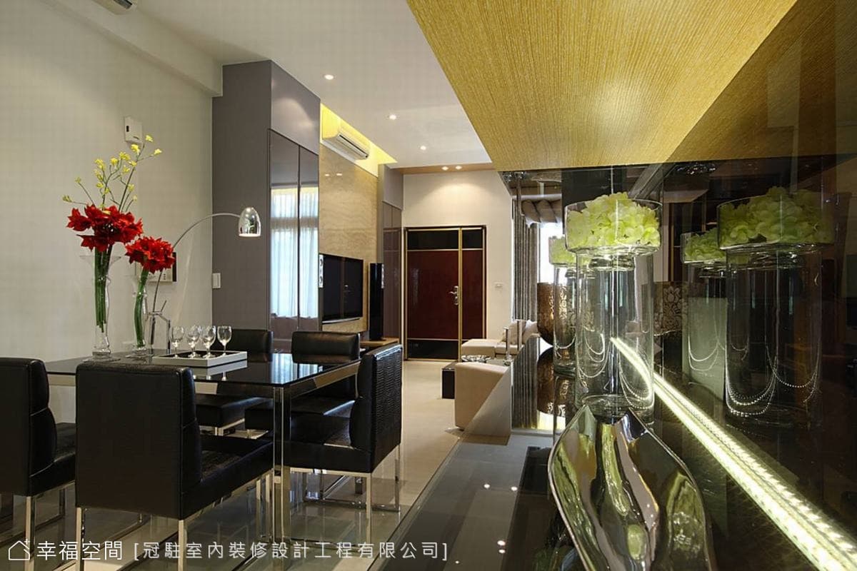 餐廳望向玄關