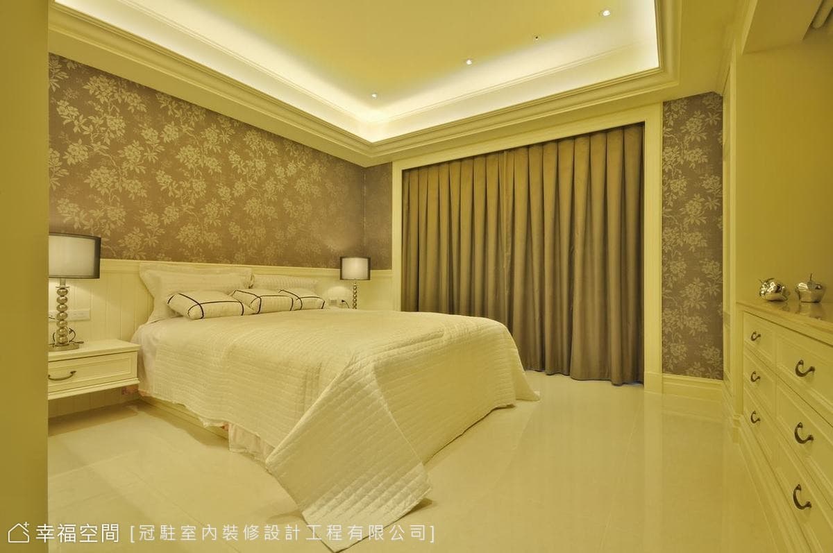 主臥床頭