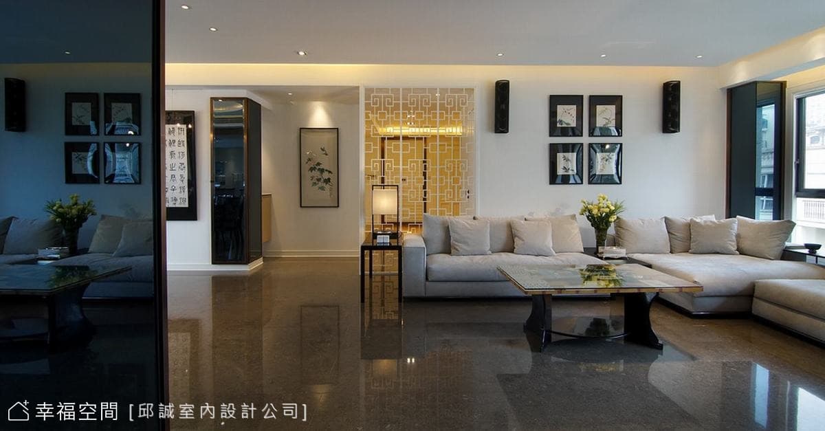 玄關望向客廳