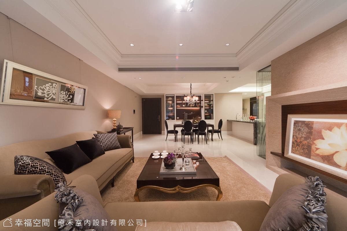 客廳望向餐廳