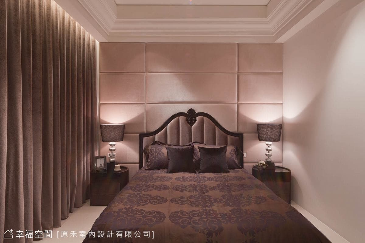 主臥床頭