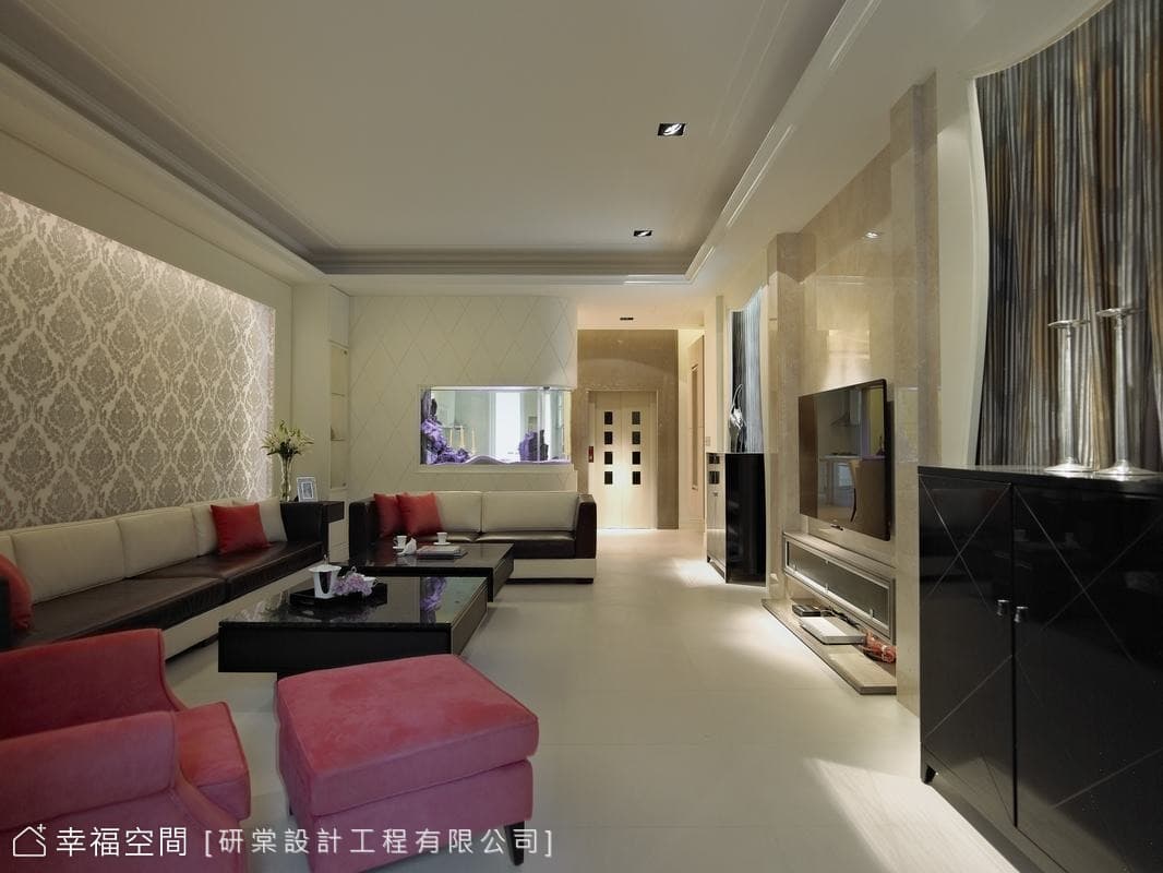 客廳望向餐廳