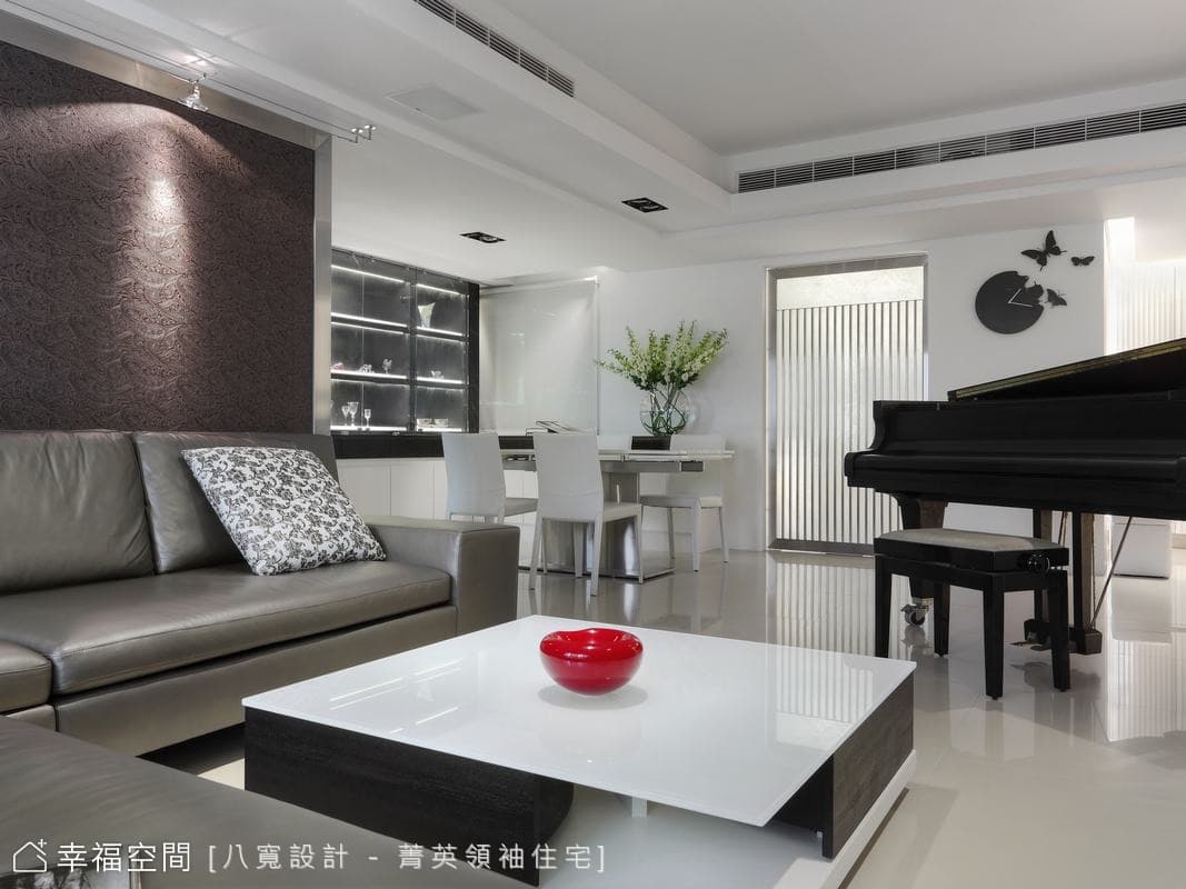 客廳望向餐廳