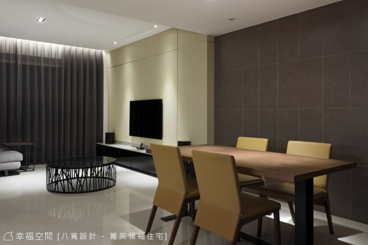 餐廳望向客廳