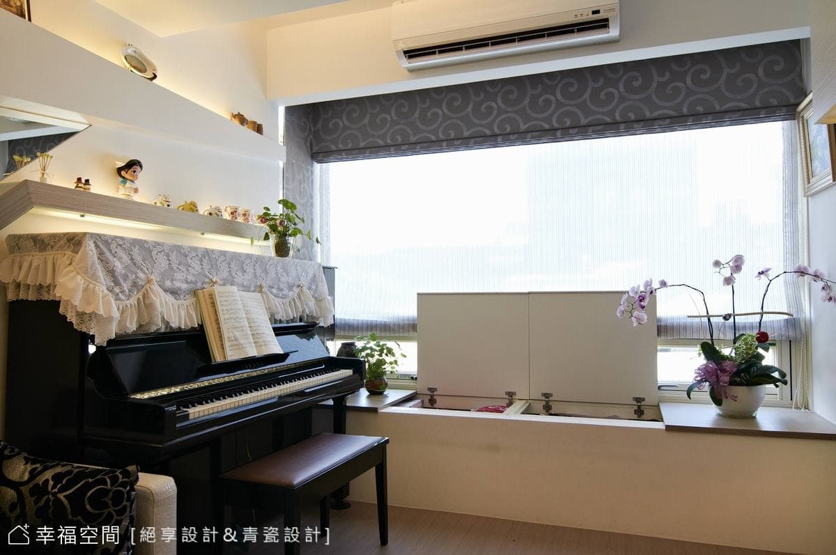 窗邊臥榻