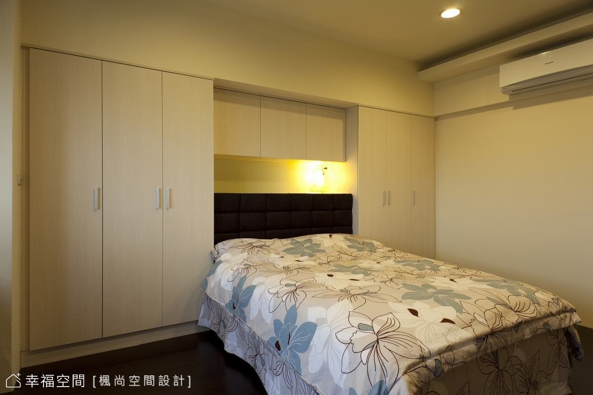 主臥室床頭