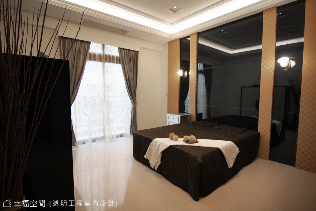 主臥床頭