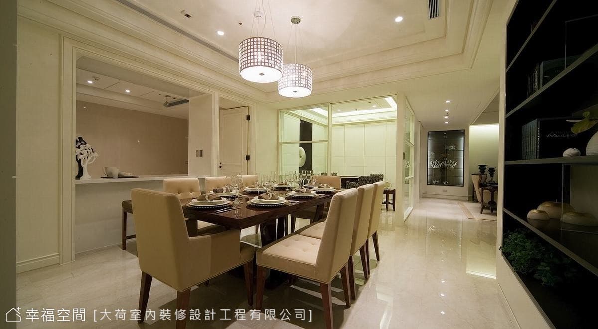 餐廳望向吧台