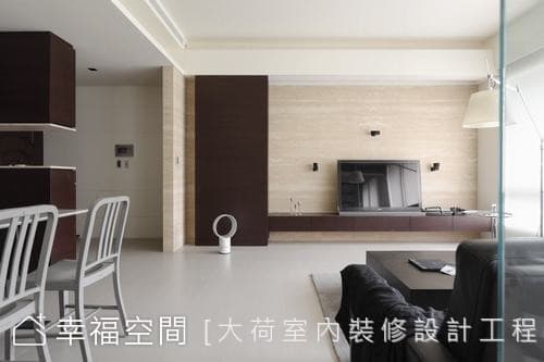 客廳主牆