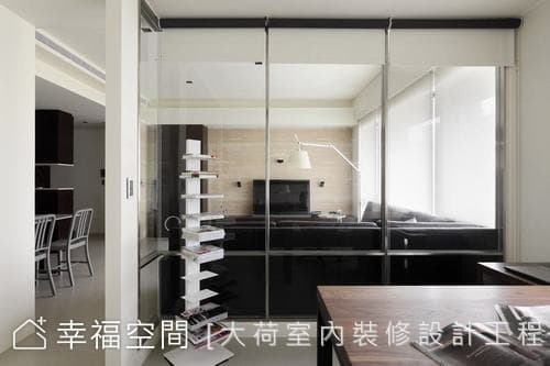 書房望向客廳