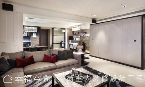客廳望向吧檯
