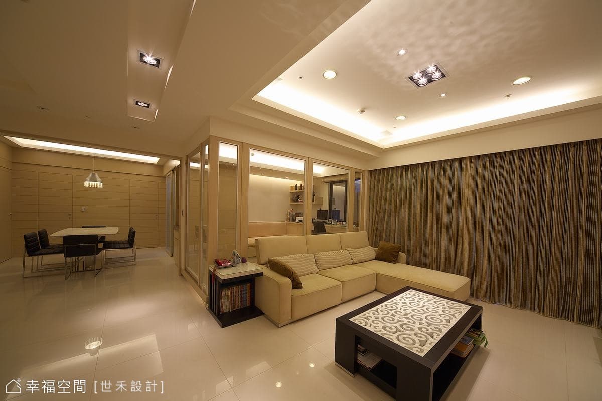 客廳望向餐廳