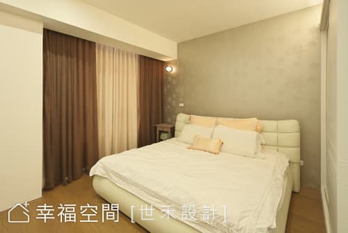 臥室床頭