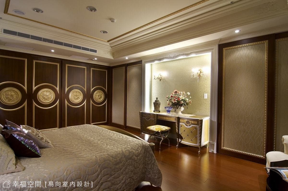 主臥床尾